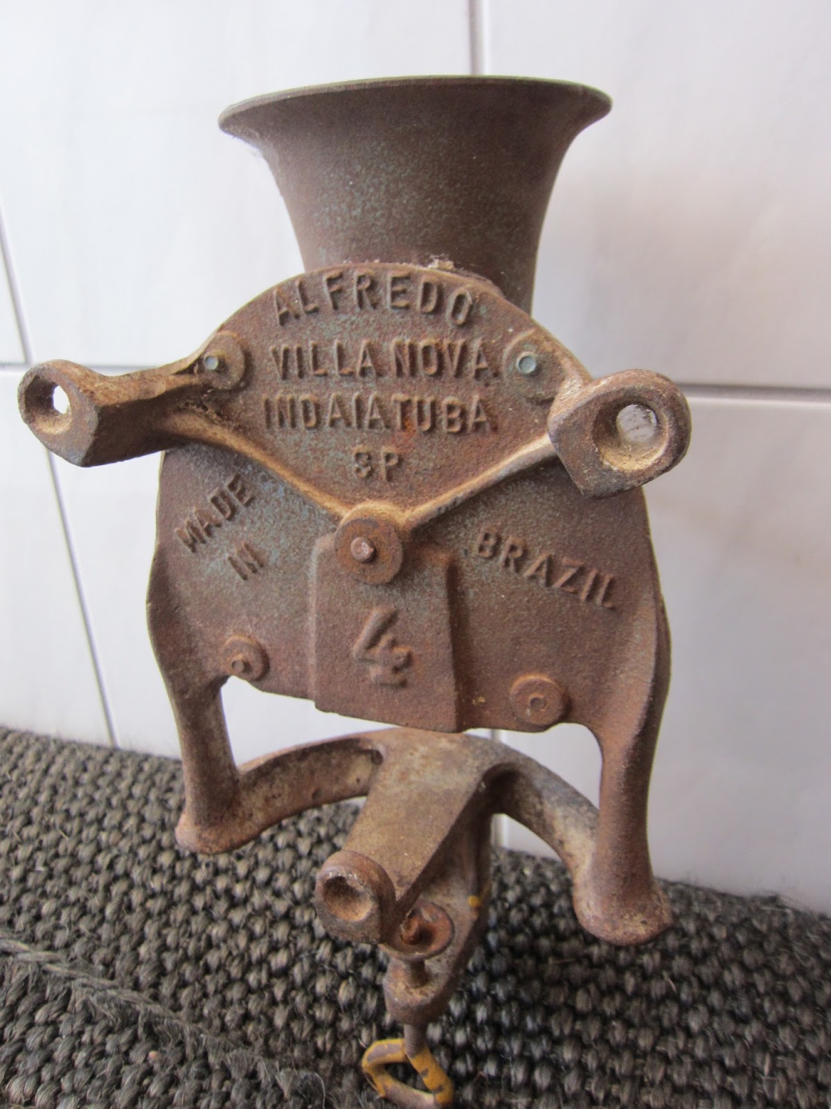 Antigüidades e Móveis Rústicos Ferro Fundido Antigo