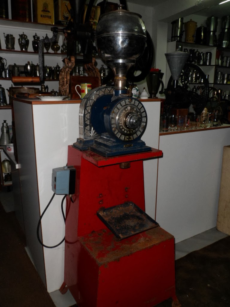 Café O Prazer de Colecionar Memórias MOINHO DE CAFÉ ANTIGO