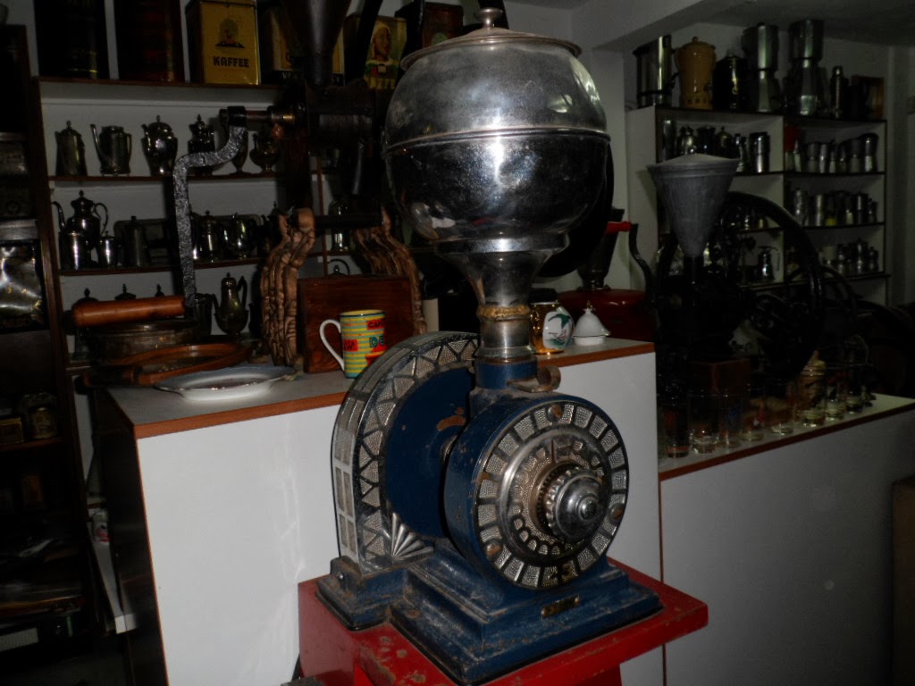 Café O Prazer de Colecionar Memórias MOINHO DE CAFÉ ANTIGO