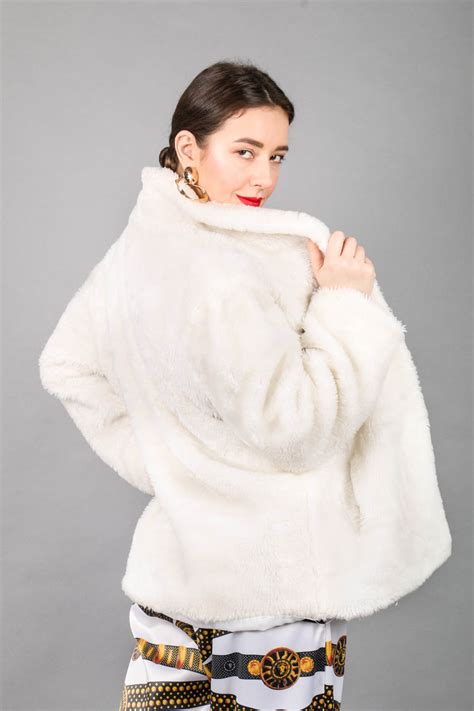 Comprar Casaco De Pelo Fake Barato&nbsp;Preço