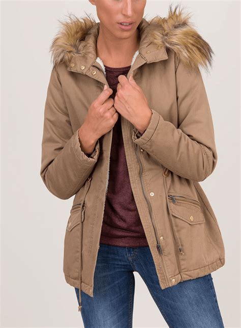 Comprar Casaco Com Pelo No Capuz Homem Barato Preço